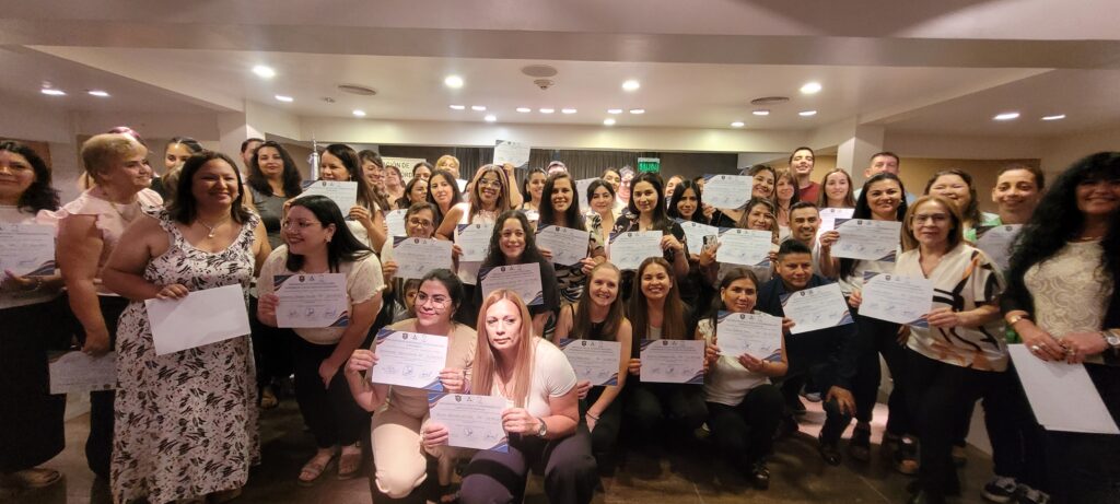 Entrega de certificados a los egresados de las Diplomaturas 2025